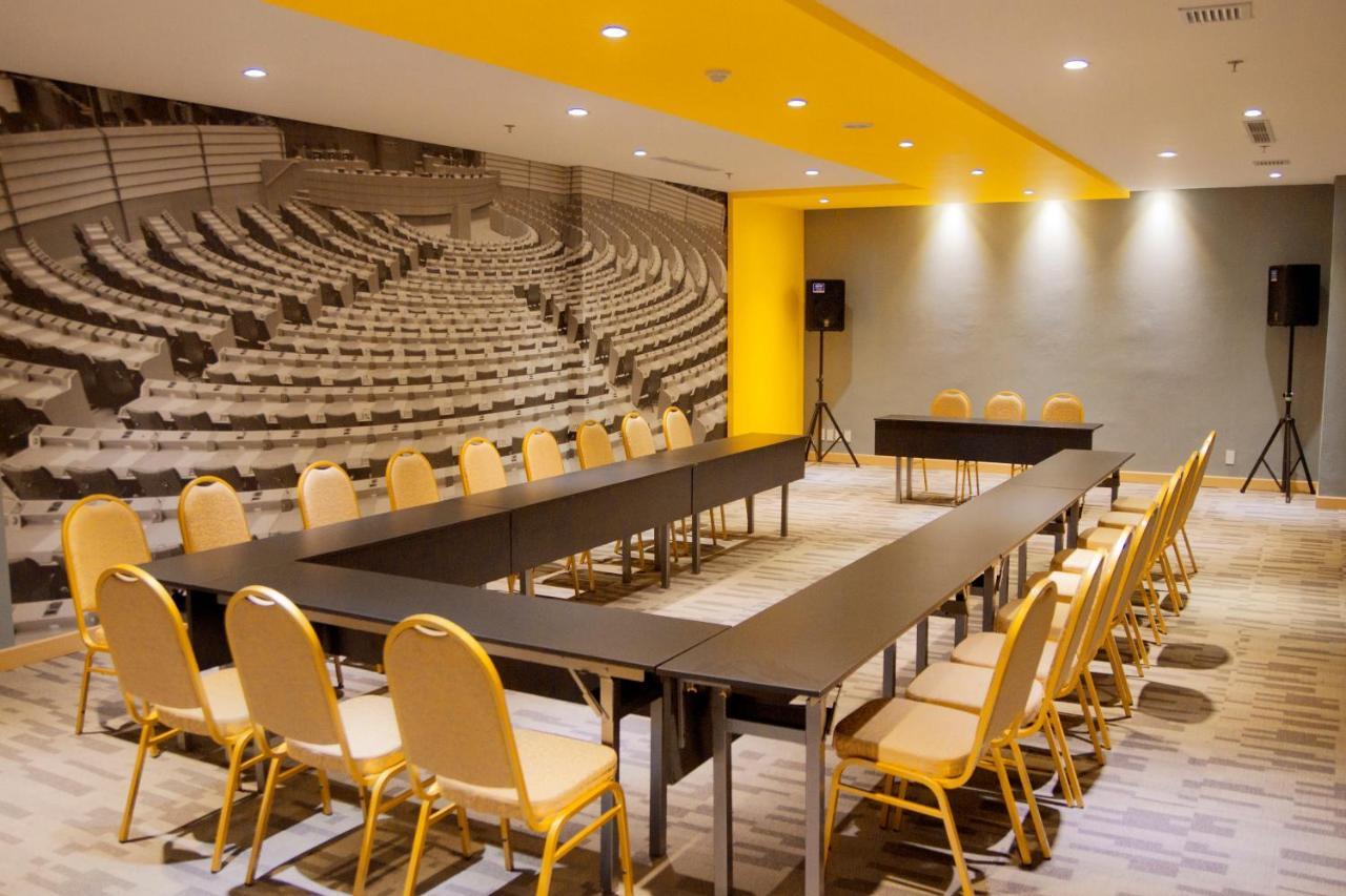 Ibis Padang Hotel Екстериор снимка