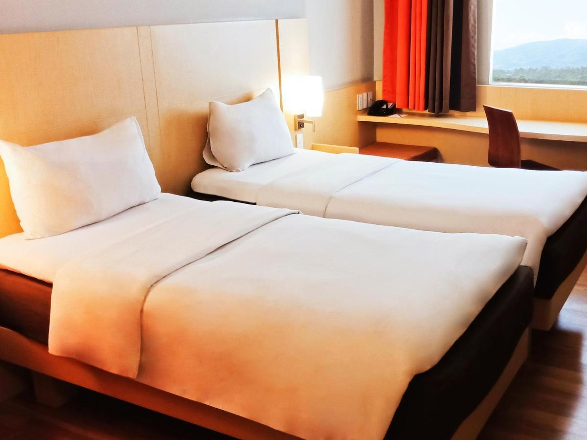 Ibis Padang Hotel Екстериор снимка