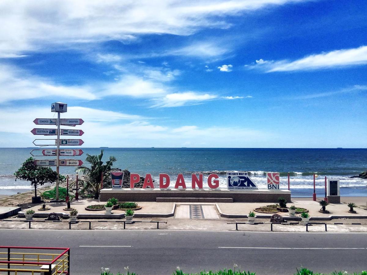Ibis Padang Hotel Екстериор снимка