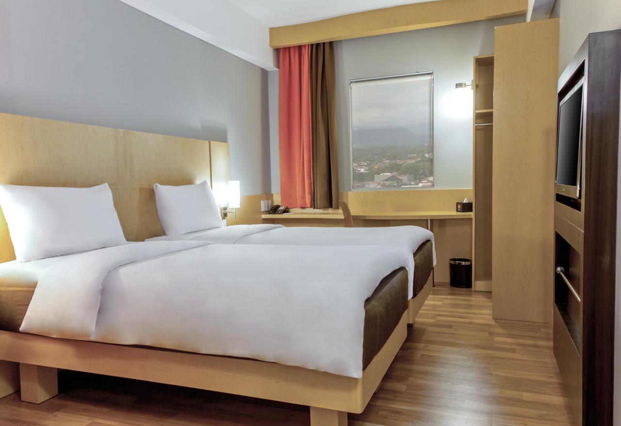 Ibis Padang Hotel Екстериор снимка