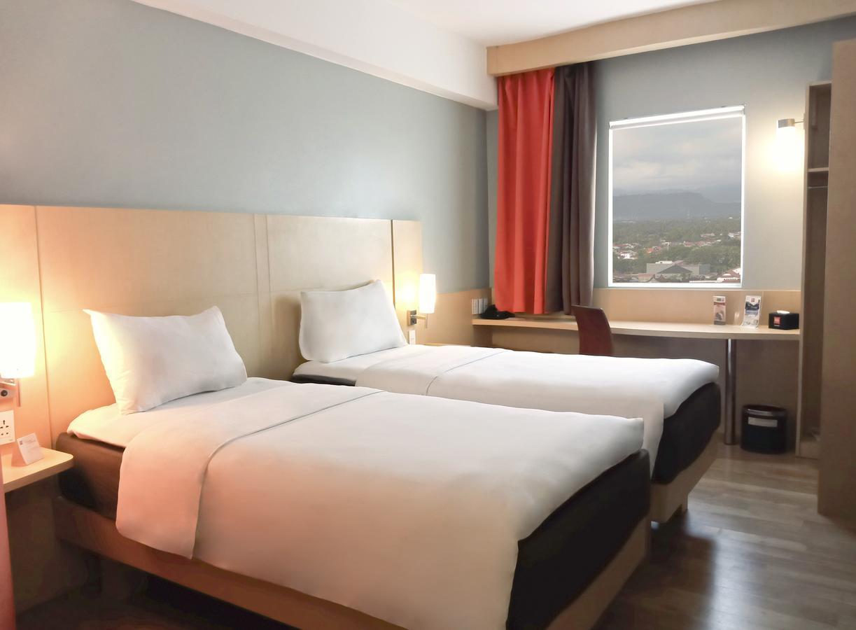 Ibis Padang Hotel Екстериор снимка