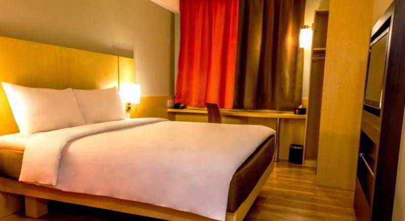 Ibis Padang Hotel Екстериор снимка